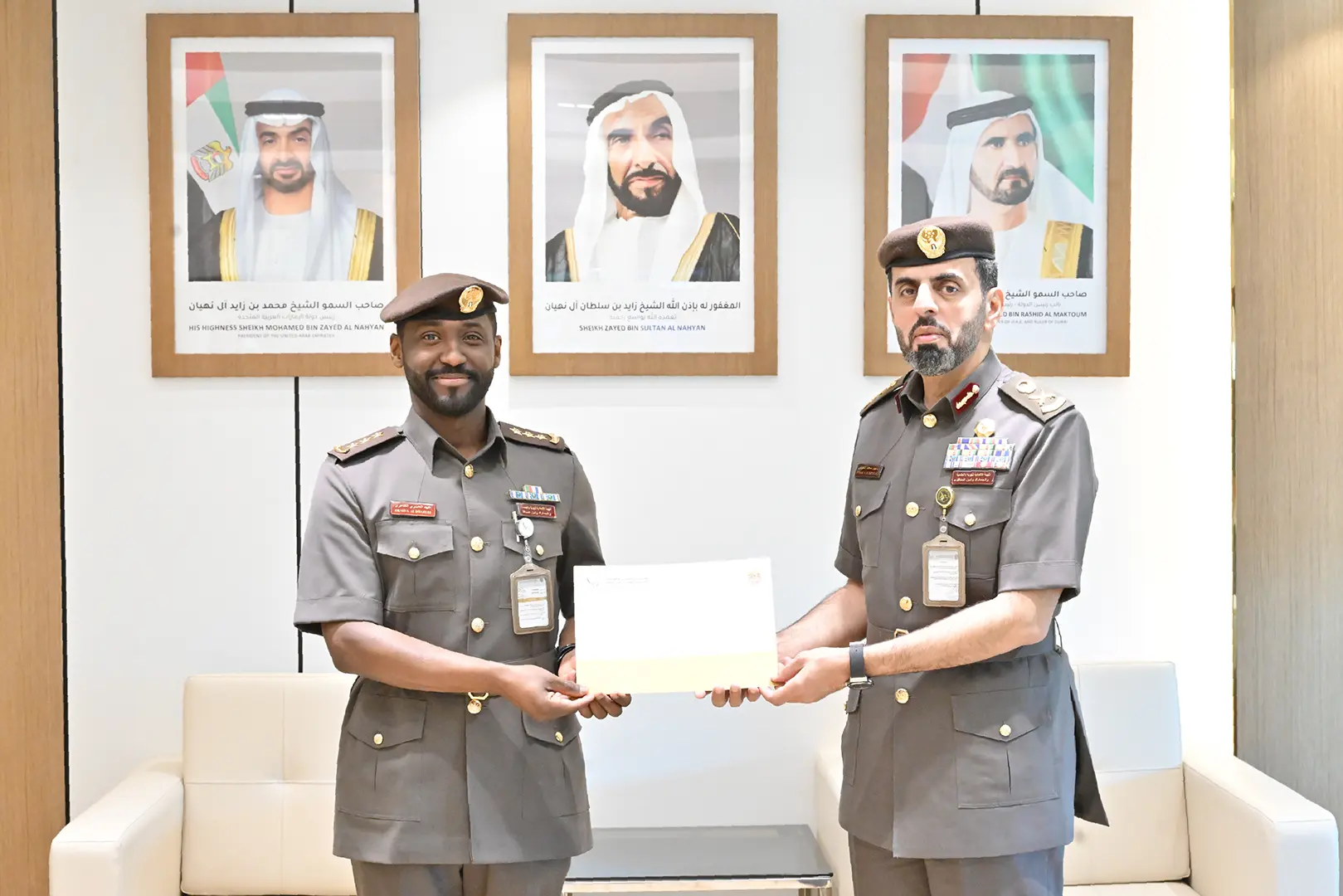 مدير عام الهيئة يستعرض إنجازات “الجنسية” ويكرم الموظفين