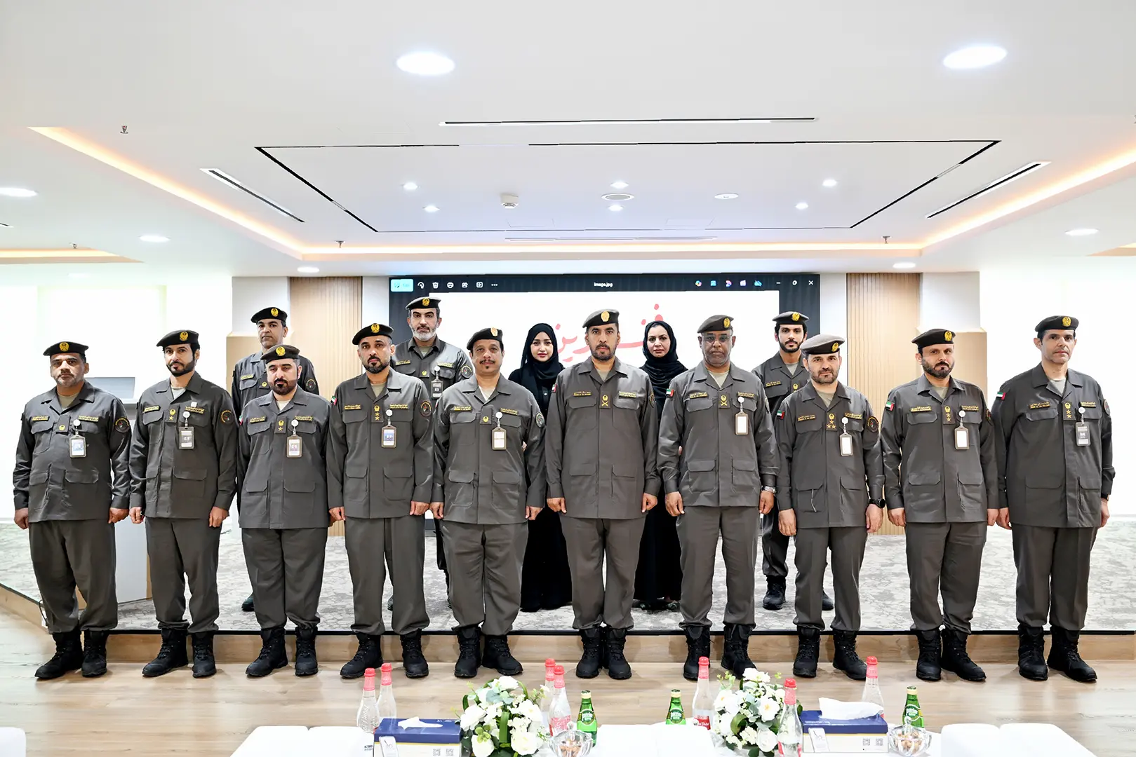 مدير عام الهوية وشؤون الأجانب يتفقد سير العمل في إدارتي رأس الخيمة والفجيرة
