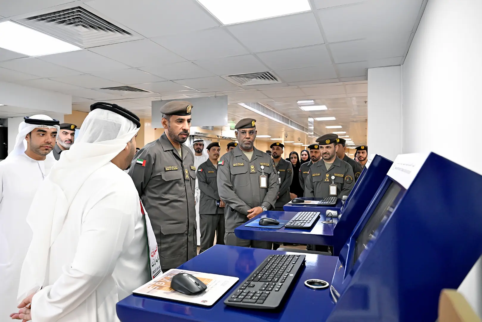 مدير عام الهوية وشؤون الأجانب يتفقد سير العمل في إدارتي رأس الخيمة والفجيرة