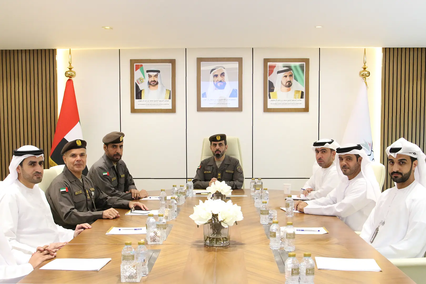 مدير عام الهوية وشؤون الأجانب يتفقد سير العمل في إدارتي رأس الخيمة والفجيرة