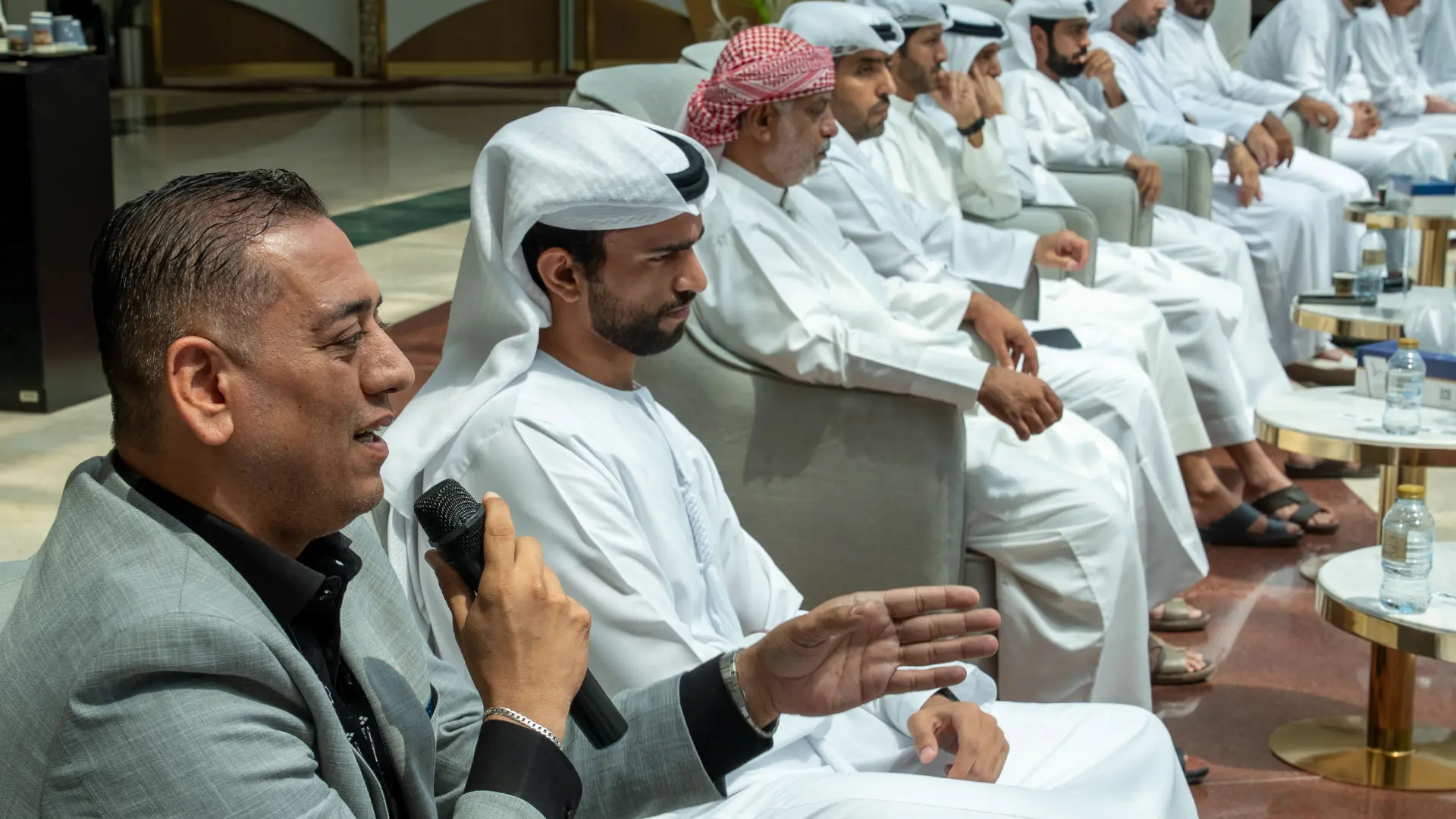 مجلس مركز سعادة المتعاملين – الظفرة يناقش تطوير خدمات المنشآت