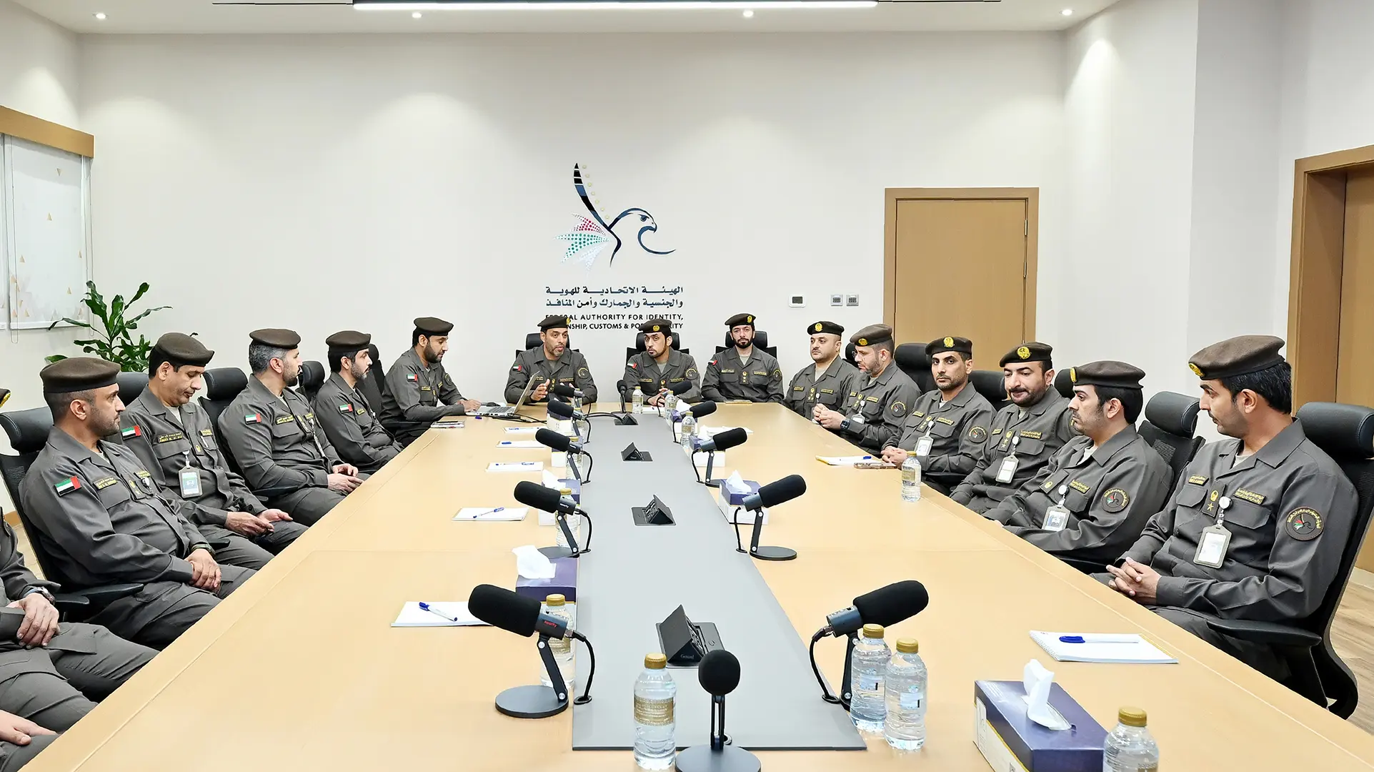 المدير التنفيذي للهوية وشؤون الأجانب – أبوظبي يطلع على سير العمل في الظفرة