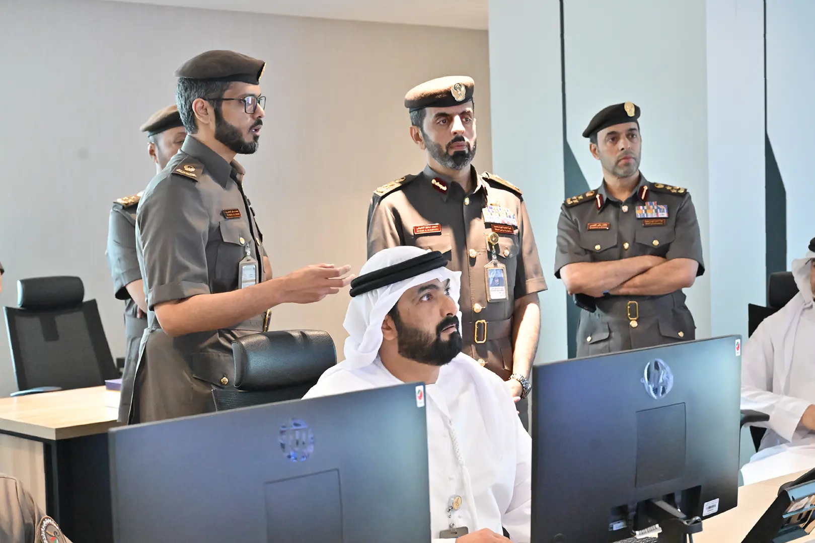 مدير عام الهيئة يتفقد سير العمل في الإدارة العامة للهوية وشؤون الأجانب – أبوظبي