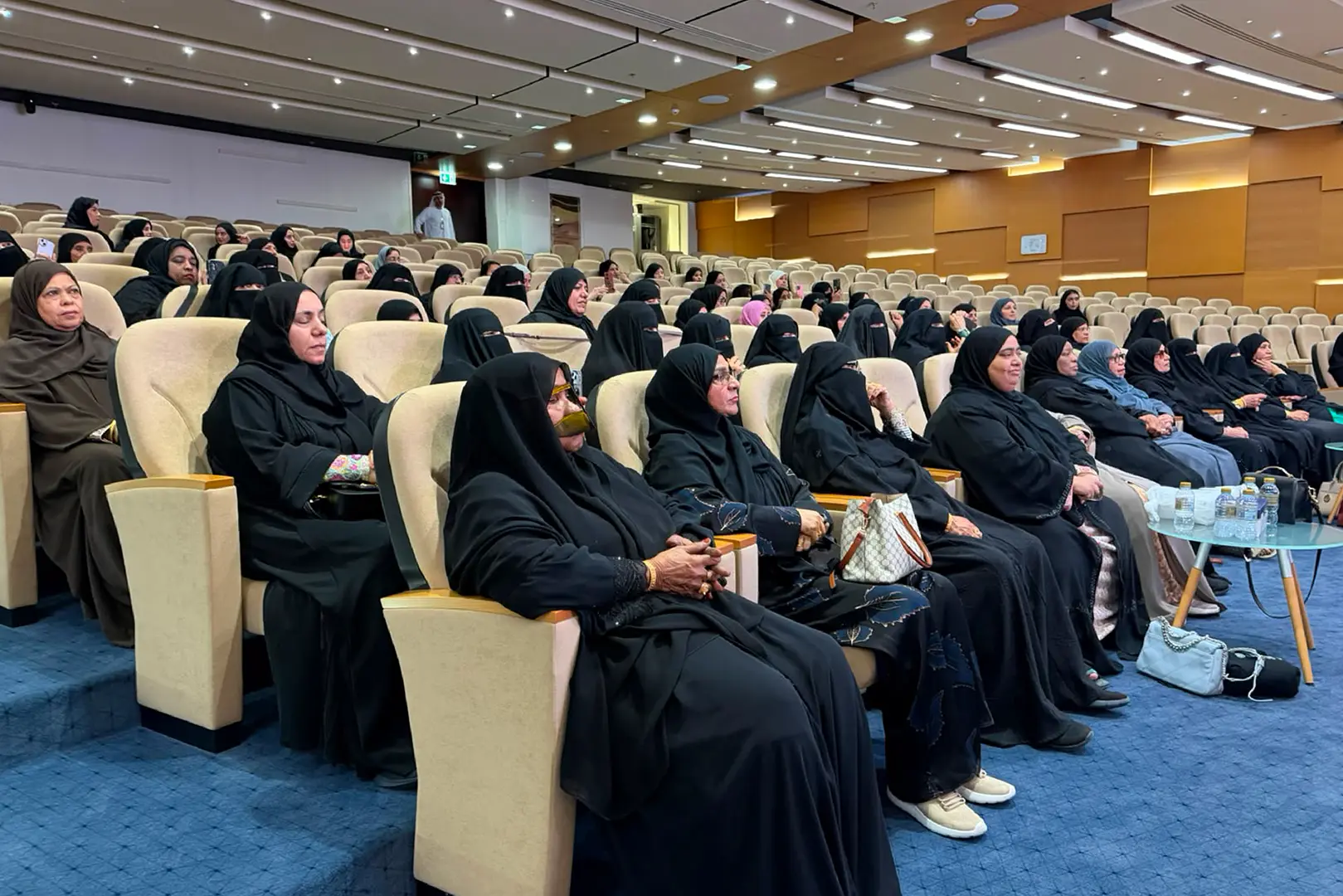 “الهوية وشؤون الأجانب الشارقة” تنظم اللقاء التعريفي بخدمات كبار المواطنين