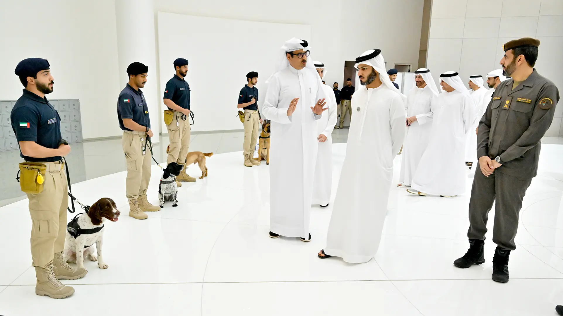 زايد بن حمد آل نهيان يطلع على جهود “جمارك الإمارات” في مكافحة تهريب المخدرات