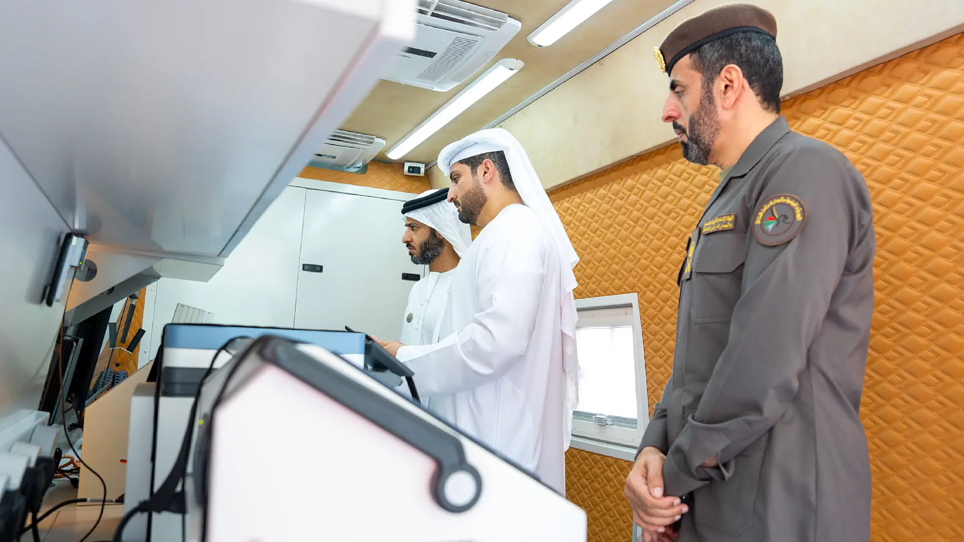 زايد بن حمد آل نهيان يطلع على جهود “جمارك الإمارات” في مكافحة تهريب المخدرات