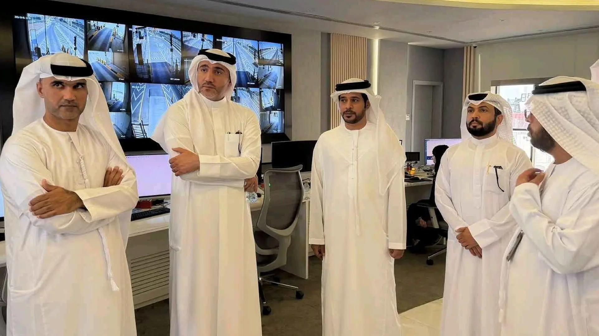 الهوية والجنسية تستقبل وفدًا من الشارقة وتستعرض تجربتها في المنافذ البرية